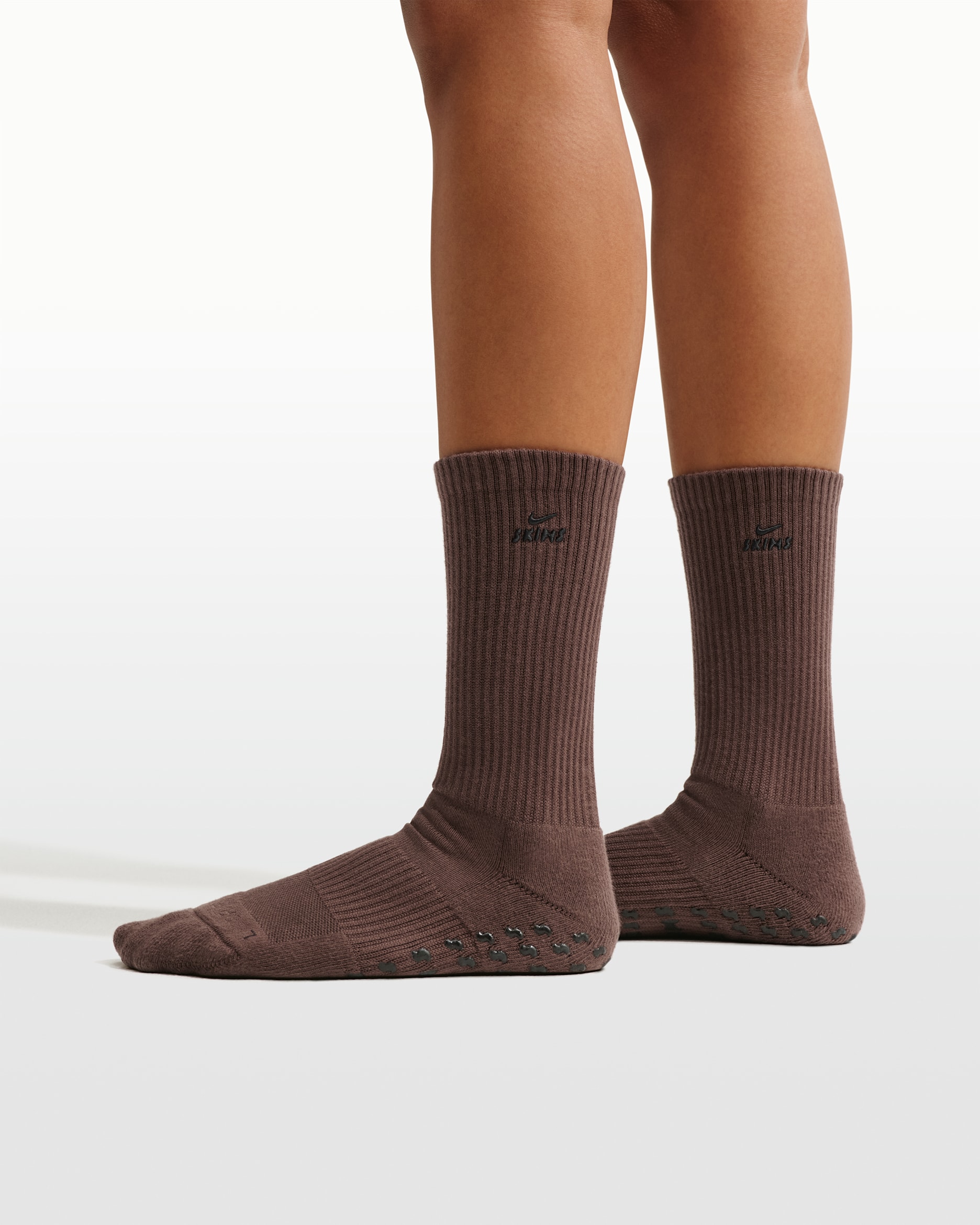 NikeSKIMS Women's Dri-FIT Pilates Grip Crew Socks (1 Pair). Nike.com